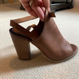 Lucky Brand tan wedges